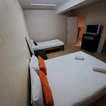 Spacious Economic Center Flat Апартаменты