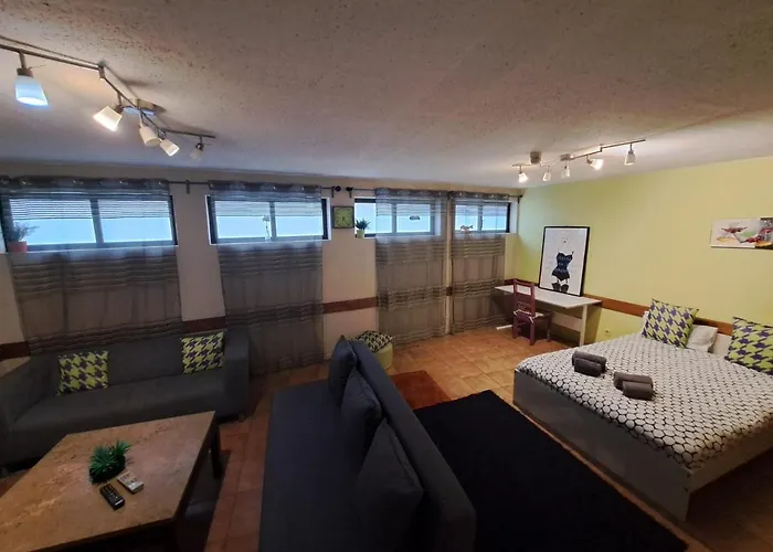 Apartamento Spacious Economic Center Flat