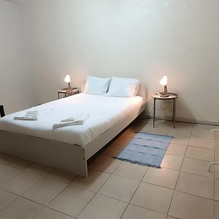 Spacious Economic Center Flat *