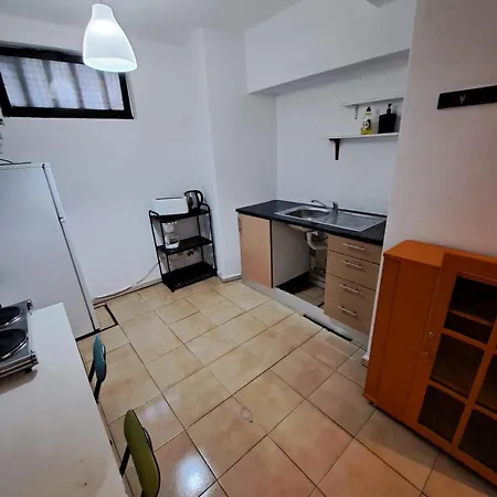 Spacious Economic Center Flat דירה פורטו