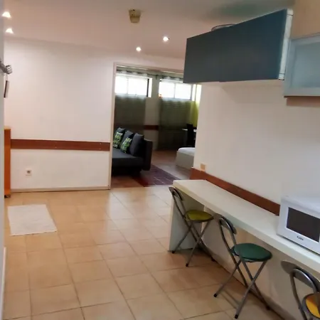 Spacious Economic Center Flat דירה