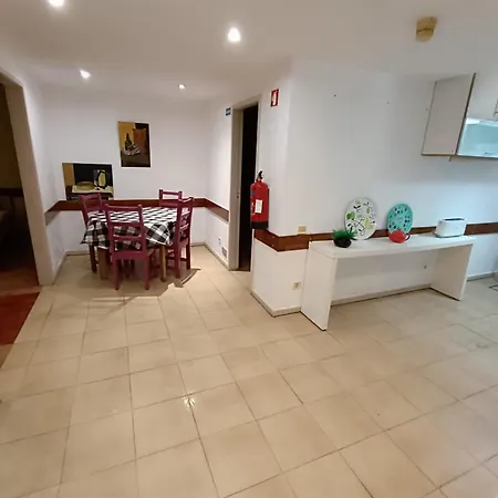 Spacious Economic Center Flat דירה *